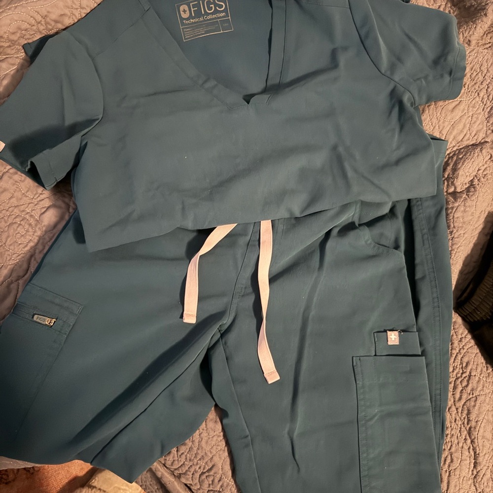 Figs Blue Teal Scrub Set with Pockets